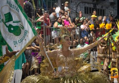 Arrastão de Cascadura anuncia renovação de sua primeira porta-bandeira